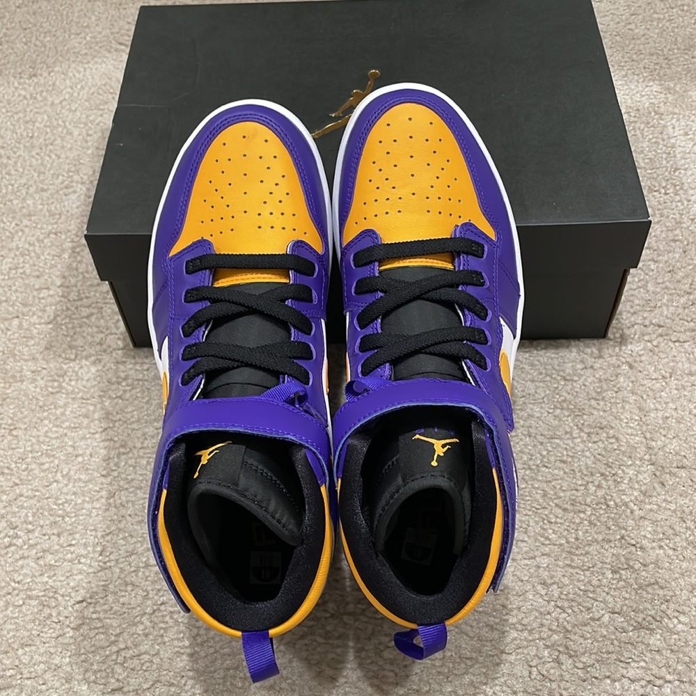 Nike Air Jordan 1 Hi FlyEase men size 10 brand new with box Lakers color - Picture 5 of 7